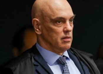 Moraes vota pela condenação de Eduardo Bolsonaro no caso do tarifaço