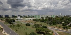 Negros e mulheres avançam, mas topo do serviço público segue desigual