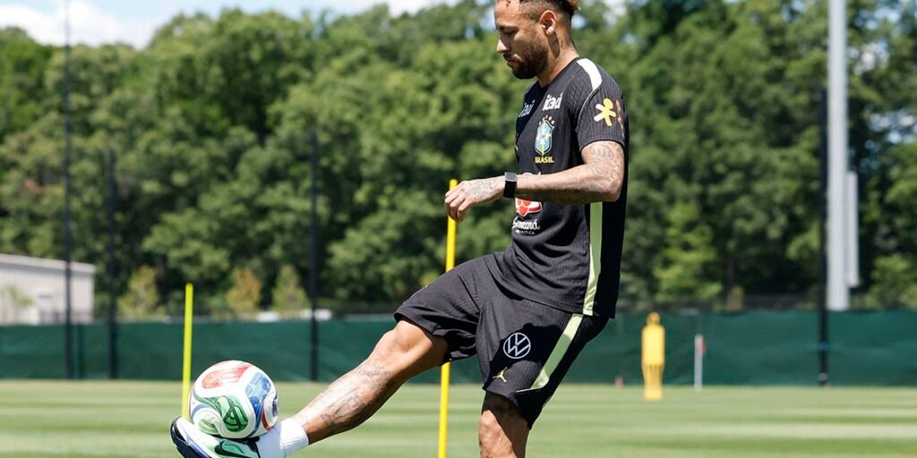 Neymar volta a treinar com a seleção a 2 dias do jogo contra o Haiti