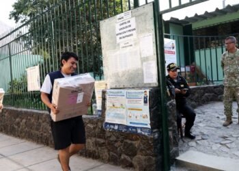 Peru define presidente entre direita Fujimori e esquerda Sanchéz