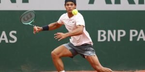 Roland Garros: Luis Guto Miguel bate compatriota e vai à final juvenil