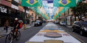 Ruas decoradas para Copa do Mundo reforçam vínculo comunitário no Rio