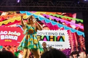São João no Pelourinho reúne multidão com shows de Canários do Reino, Mastruz com Leite, Falamansa e outras atrações nesta segunda-feira
