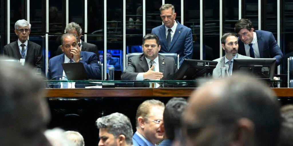Senado anula norma sobre aborto legal em crianças vítimas de estupro
