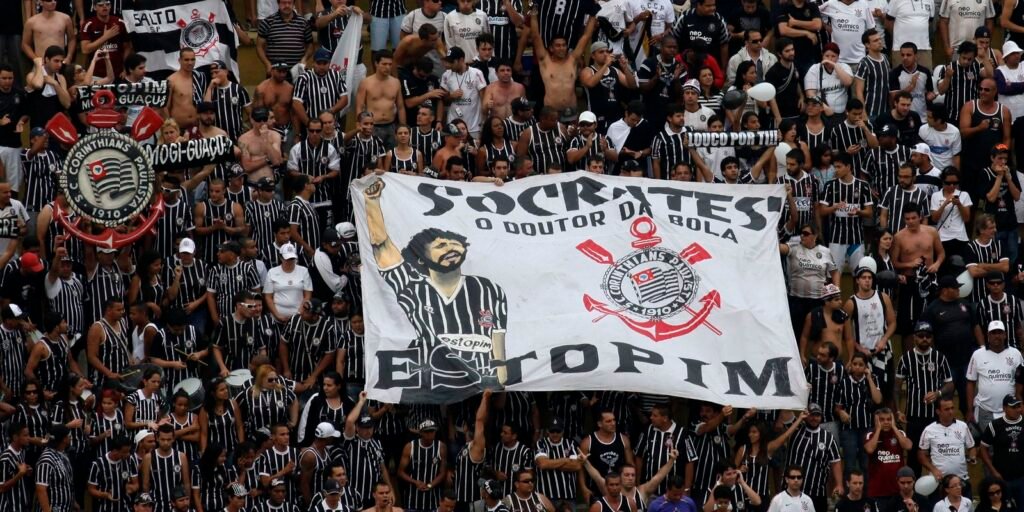 Sócrates, ídolo do Corinthians e da seleção, recebe honraria na Alesp