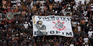 Sócrates, ídolo do Corinthians e da seleção, recebe honraria na Alesp