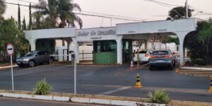 Bolsonaro pede autorização para receber Mileii na prisão domiciliar