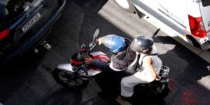 Bombeiros do RJ alertam motociclistas sobre uso dos itens de segurança