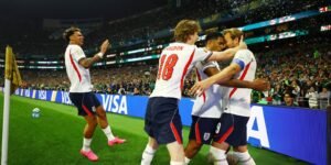 Com um a menos, Inglaterra derruba México no Azteca e segue na Copa