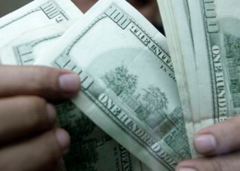 Dólar fecha estável, mas acumula queda de 1,82% em julho