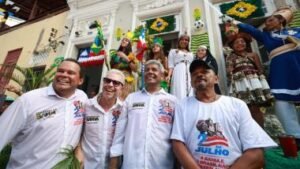 Lapinha amanhece tomada por multidão e celebração marca festejos do Dois de Julho, no Centro Histórico de Salvador