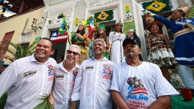 Lapinha amanhece tomada por multidão e celebração marca festejos do Dois de Julho, no Centro Histórico de Salvador