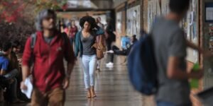 Mais da metade dos graduandos já abdicaram de estudos para cuidar de f
