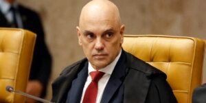 Moraes suspende visitas de Flávio a Bolsonaro na prisão domiciliar