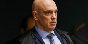 Moraes volta a pedir que PGR se manifeste sobre arma de Bolsonaro
