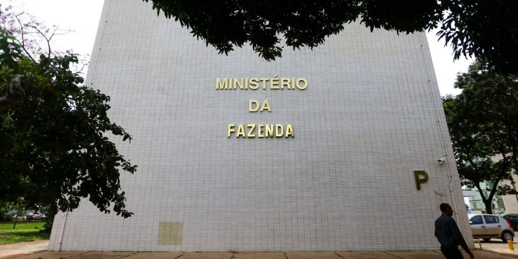Projeção oficial de inflação sobe para 5,1%, com estouro da meta