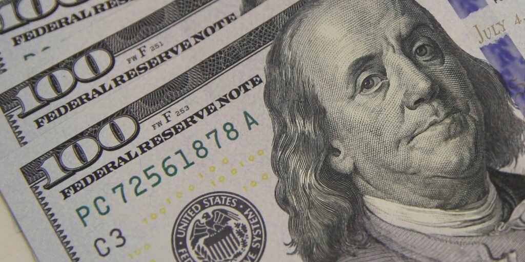 Dólar cai a R$ 5,08 e atinge menor valor em um mês