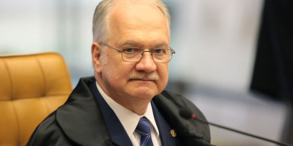 Fachin dá 24h para Mendonça levantar sigilo de todo caso Master