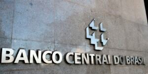 Mercado financeiro reduz previsão da inflação para 5% este ano