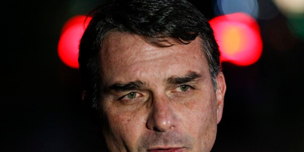 PF aponta cobranças de Flávio a Vorcaro por filme Dark Horse