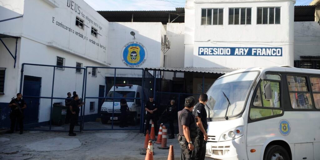 Sistema prisional transfere bilhões em custos para famílias de presos