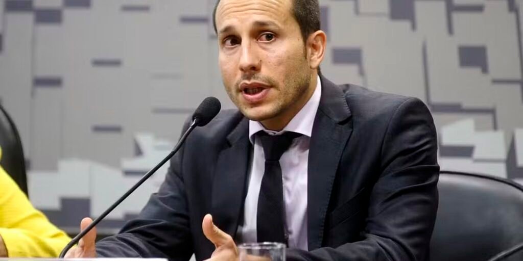 "Verdade prevalecerá", diz número 2 da PF após afastamento de Andrei 