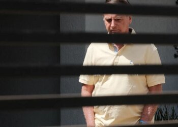 Defesa cita novos fatos e pede revisão da condenação de Bolsonaro