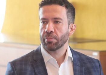 Janones denuncia censura em decisão do TSE contra "Exército do Lula"